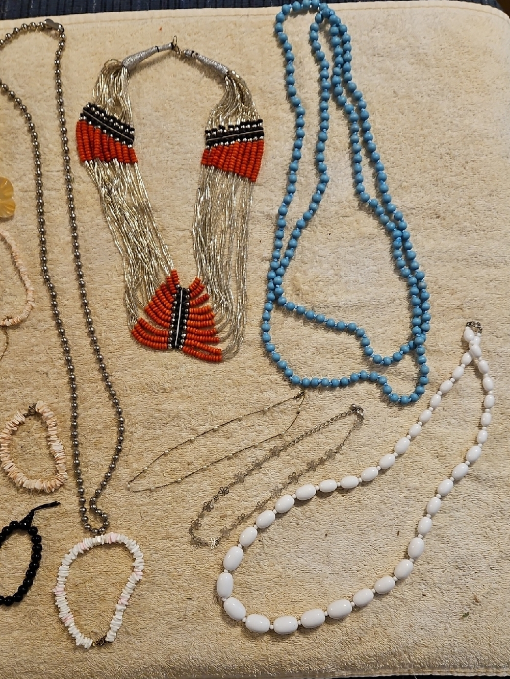 Mystery Bundle 3 pieces of Jewelry. NO CANCELLATIONS ON ACCIDENTAL BIDS - Picture 10 of 17